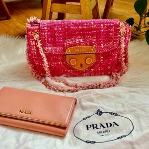Prada 2way flap bag in Pink color with dust bag and paper bag. Good condition.